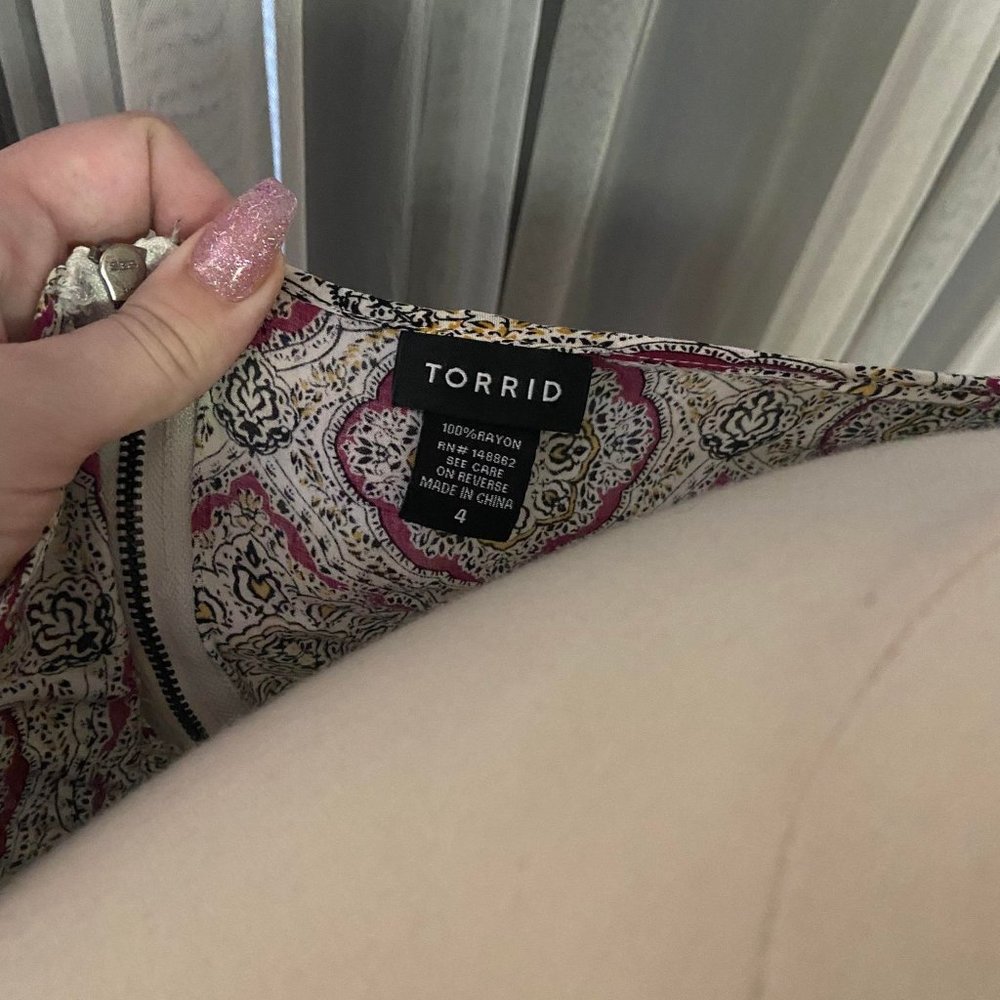 Torrid size 4 top - Picture 3 of 3